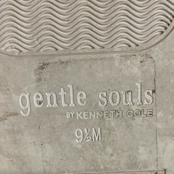 Gentle Souls by Kenneth Cole Dark Blue Velvet Ankle Booties Women's 9.5M - Picture 7 of 8